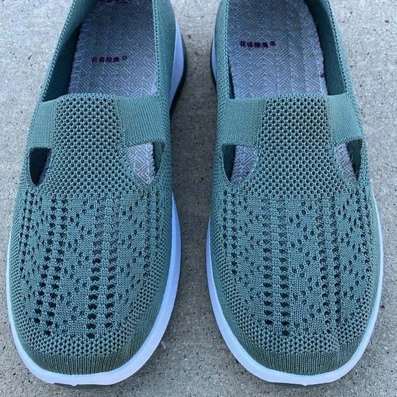 Green slip on size 9 - Picture 4 of 9